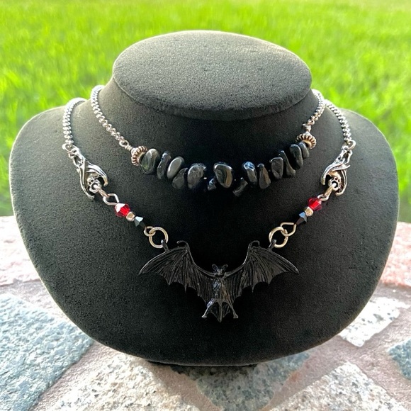 Bat choker necklace . Double layer onyx chips & bats charms . Handmade goth boho - Picture 5 of 16